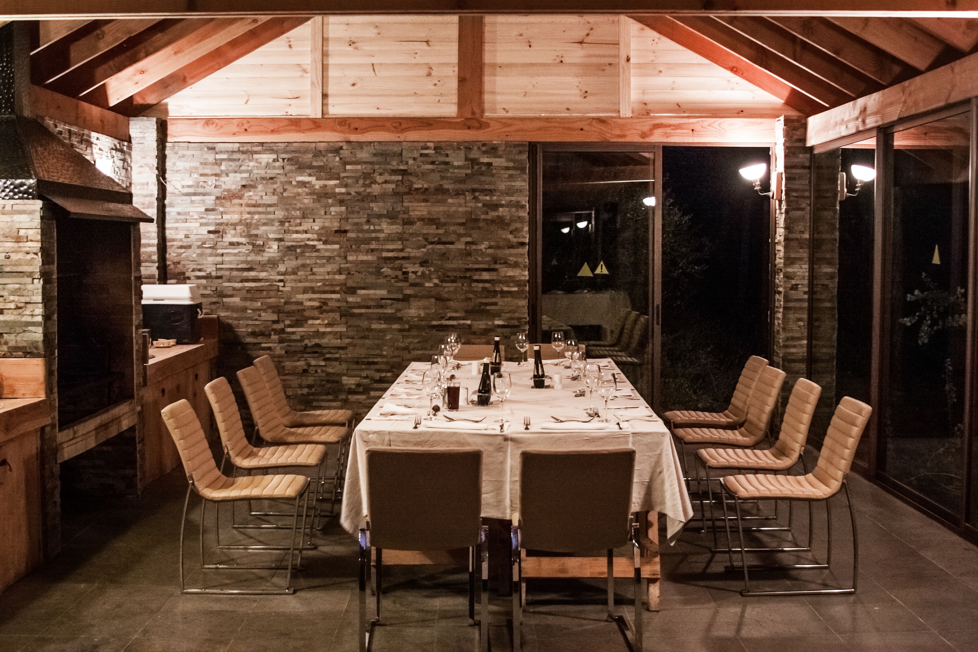 breakfast, lunch, dinner served; local cuisine, al fresco dining