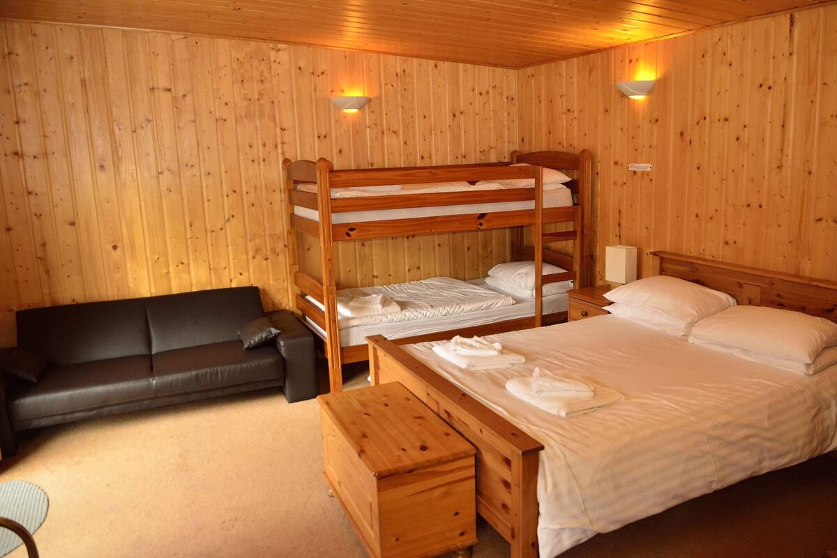 Chalet | Iron/ironing board