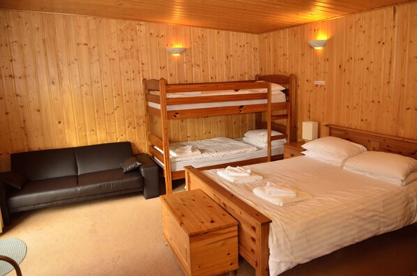 Chalet | Iron/ironing board