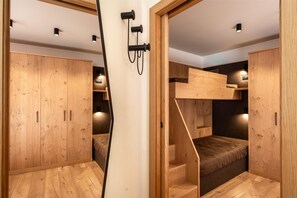 Hypo-allergenic bedding, minibar, in-room safe, soundproofing