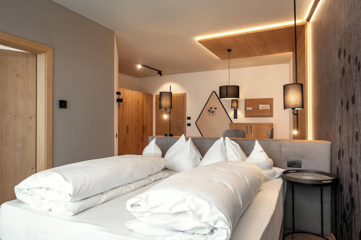 Literie hypoallergénique, minibar, coffres-forts dans les chambres