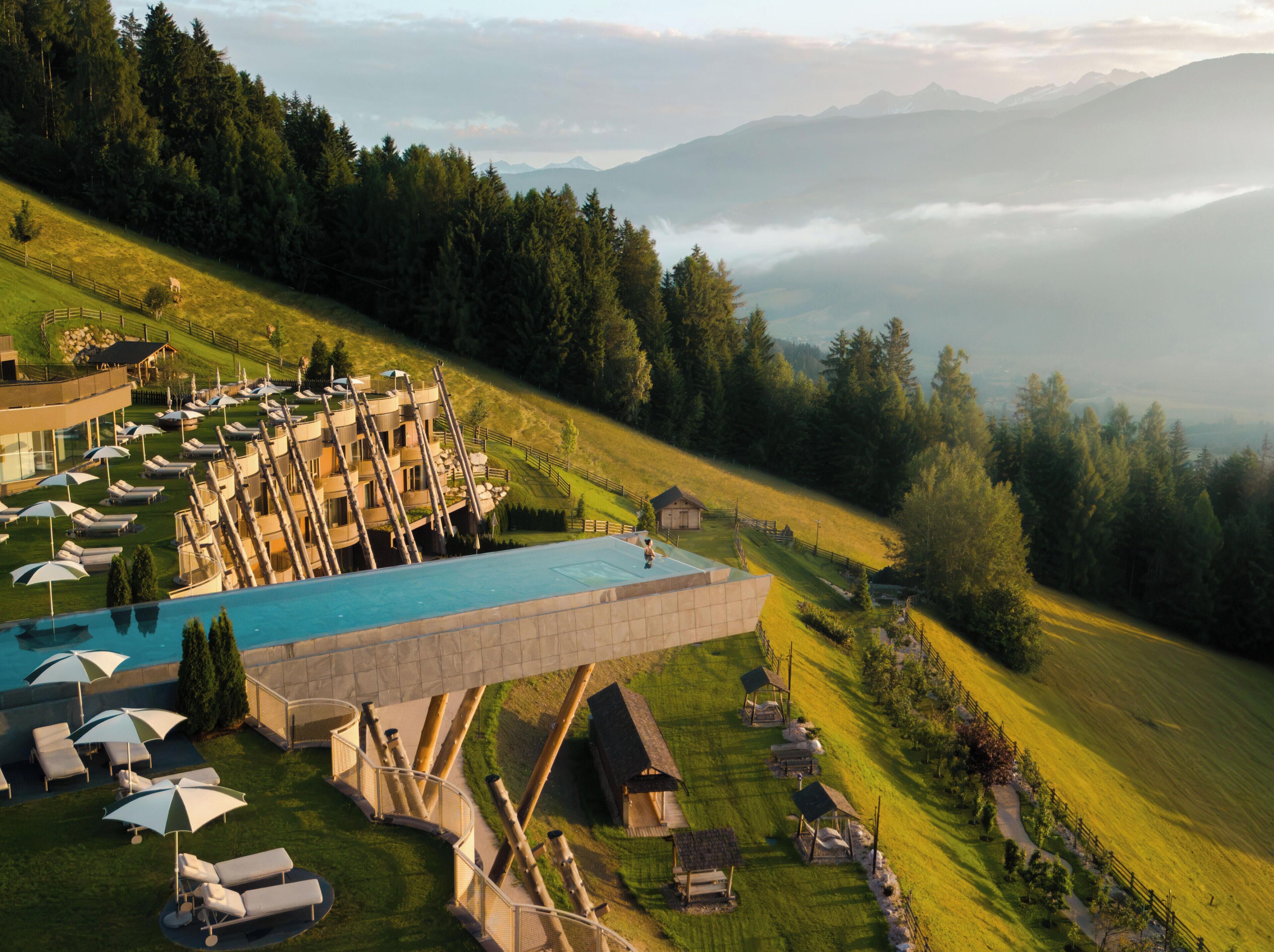 Indoor pool, 8 outdoor pools, pool umbrellas, sun loungers