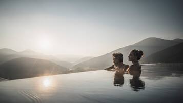 Indoor pool, 7 outdoor pools, pool umbrellas, sun loungers