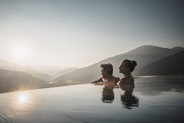 Indoor pool, 8 outdoor pools, pool umbrellas, sun loungers
