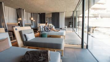Outdoor treatment areas, sauna, hot tub, steam room, Turkish bath