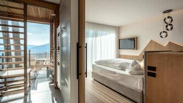 Separate bathtub and shower, free toiletries, hair dryer, bathrobes