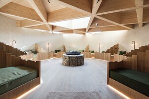 Área de tratamiento exterior, un sauna, una bañera de hidromasaje