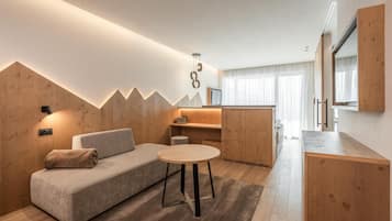 Hypo-allergenic bedding, minibar, in-room safe, soundproofing