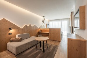 Hypo-allergenic bedding, minibar, in-room safe, soundproofing