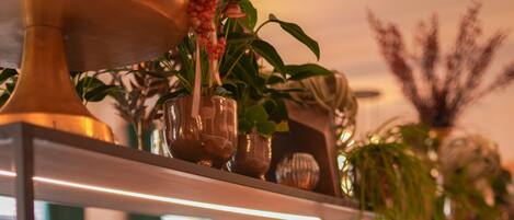 Dagelijks continentaal ontbijt (EUR 17.50 per persoon)