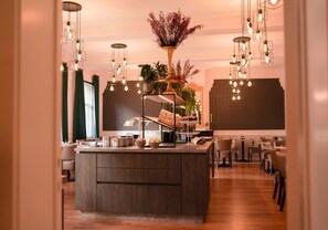 Daily continental breakfast (EUR 17.50 per person) - Hotel Jacobs (Bruges)