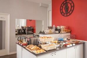 Dagelijks ontbijtbuffet (EUR 12.00 per persoon)
