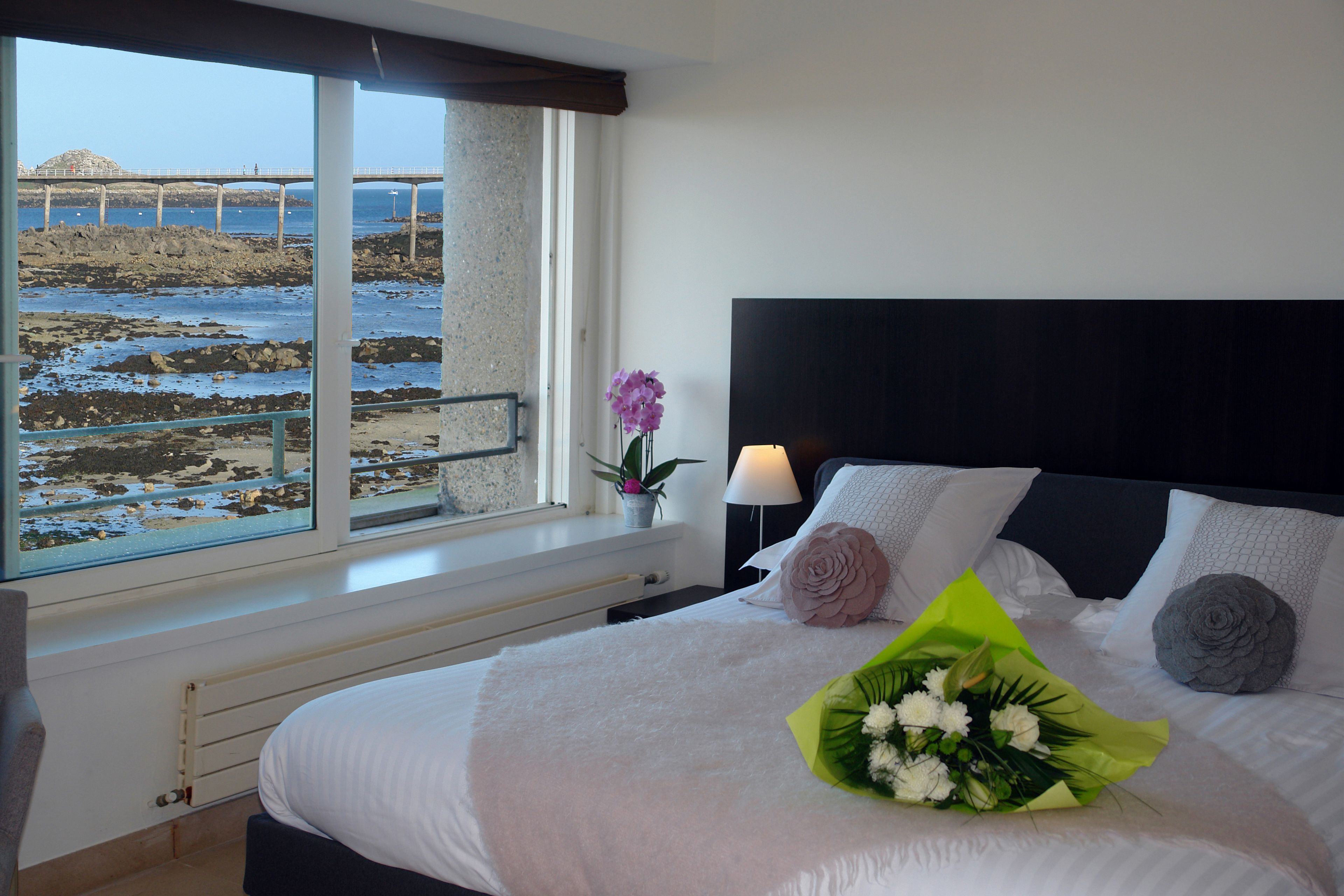 junior suite, sea view | premium bedding, memory-foam beds, in-room safe, individually decorated