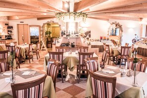 Free daily buffet breakfast - Hotel Angelica (Livigno)