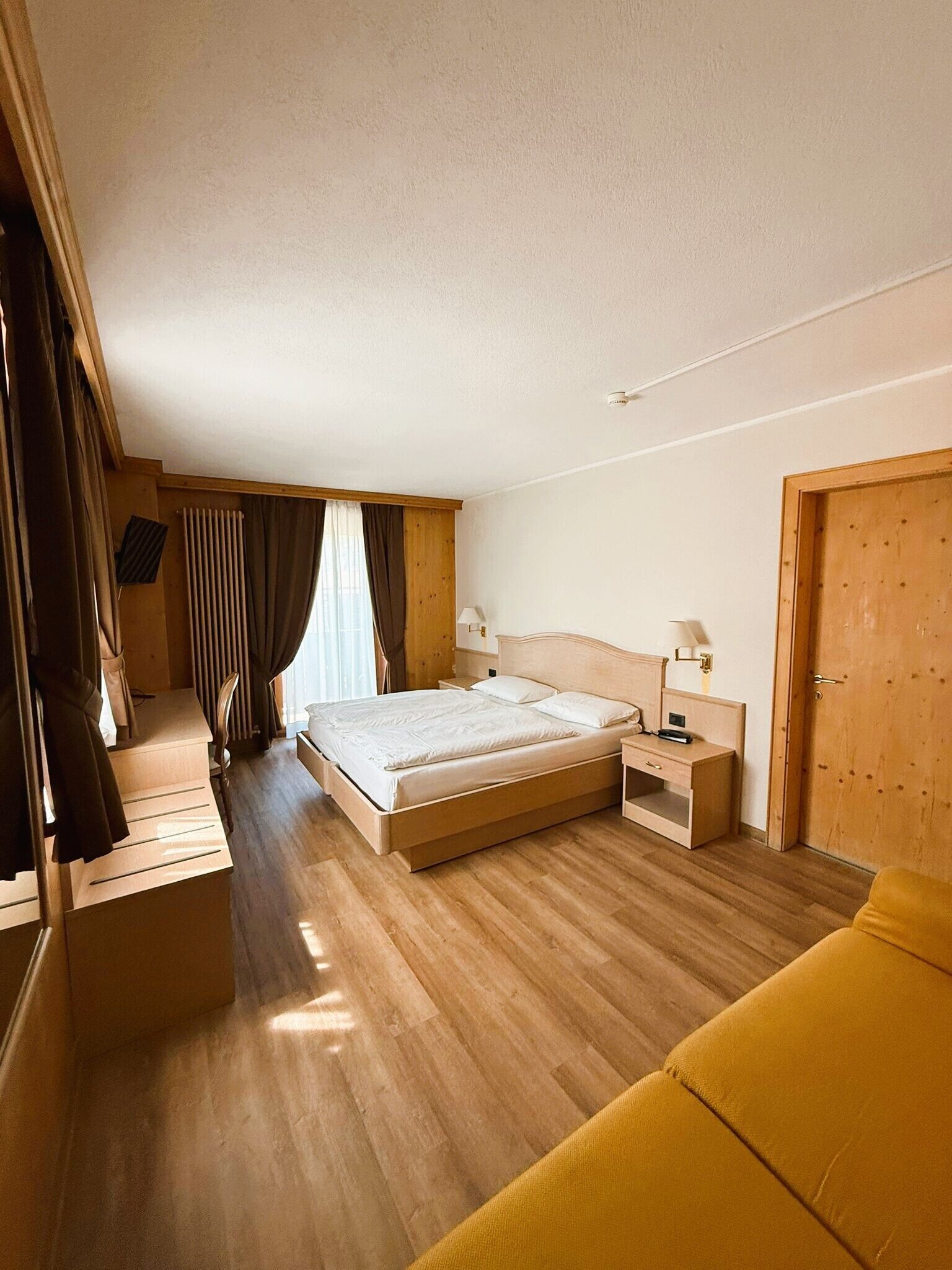 standard quadruple room, 1 bedroom | down duvets, minibar, in-room safe, desk