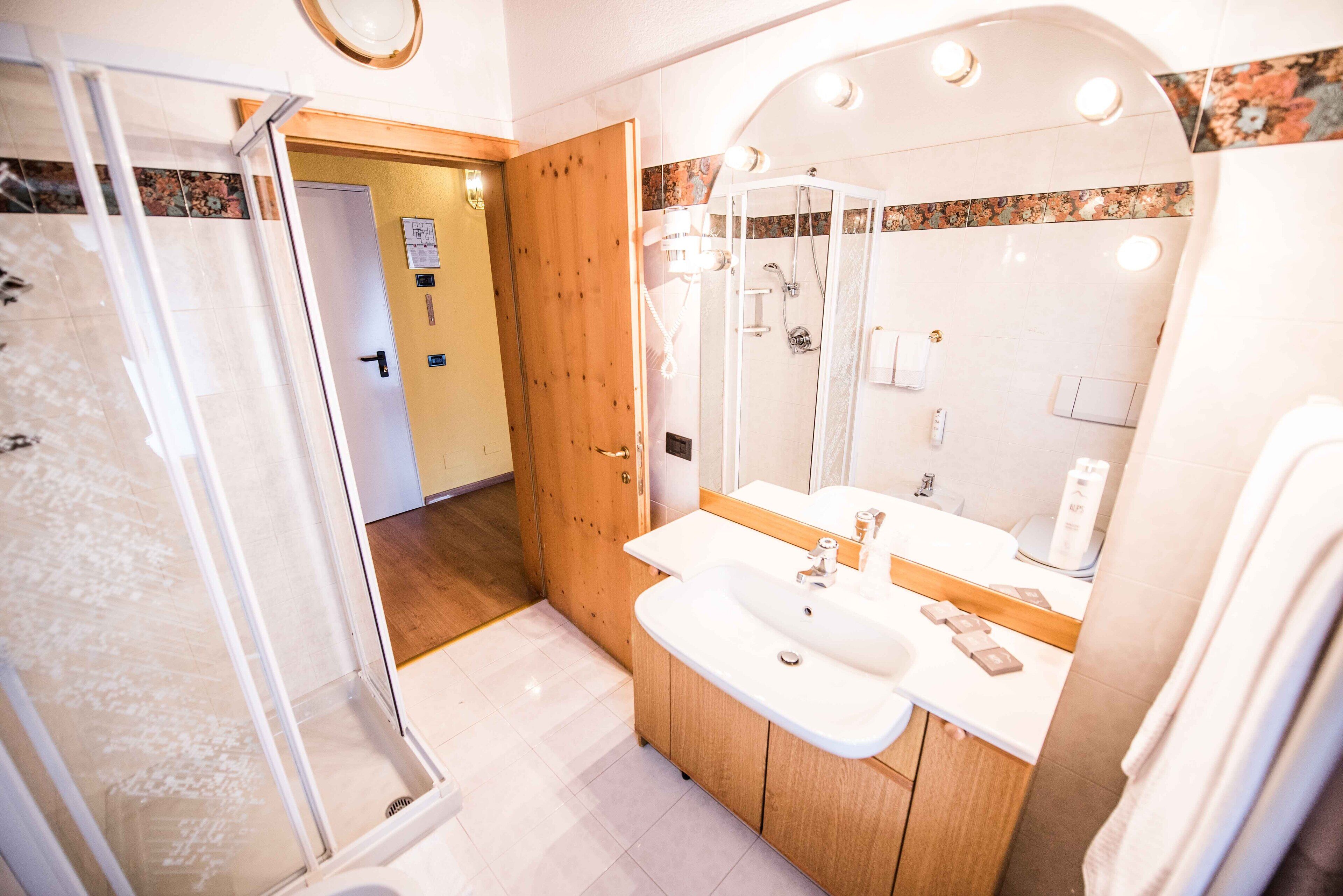 classic double room | bathroom | shower, hair dryer, towels