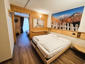 Superior Quadruple Room | Down comforters, minibar, in-room safe, desk - Hotel Angelica (Livigno)