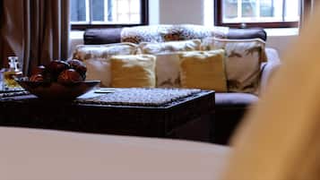 Superior Double Room, Ensuite (Colonial Room)