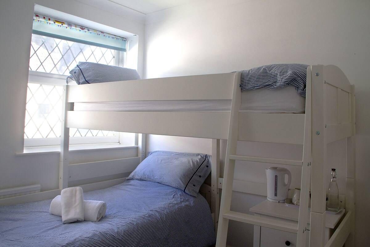 3 quartos, Wi-Fi de cortesia, roupa de cama