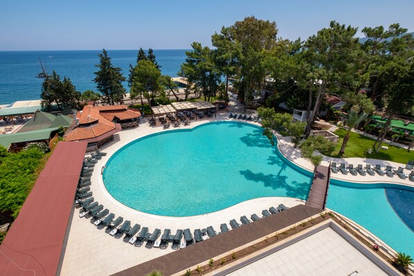 Indoor pool, 2 outdoor pools, pool umbrellas, pool loungers