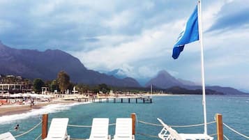 Spiaggia privata, lettini da mare, ombrelloni, teli da spiaggia