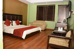 ห้องเอ็กเซกคิวทีฟ | มินิบาร์, ตกแต่งพิเศษโดยเฉพาะ, โต๊ะทำงาน, เตารีด/โต๊ะรีดผ้า