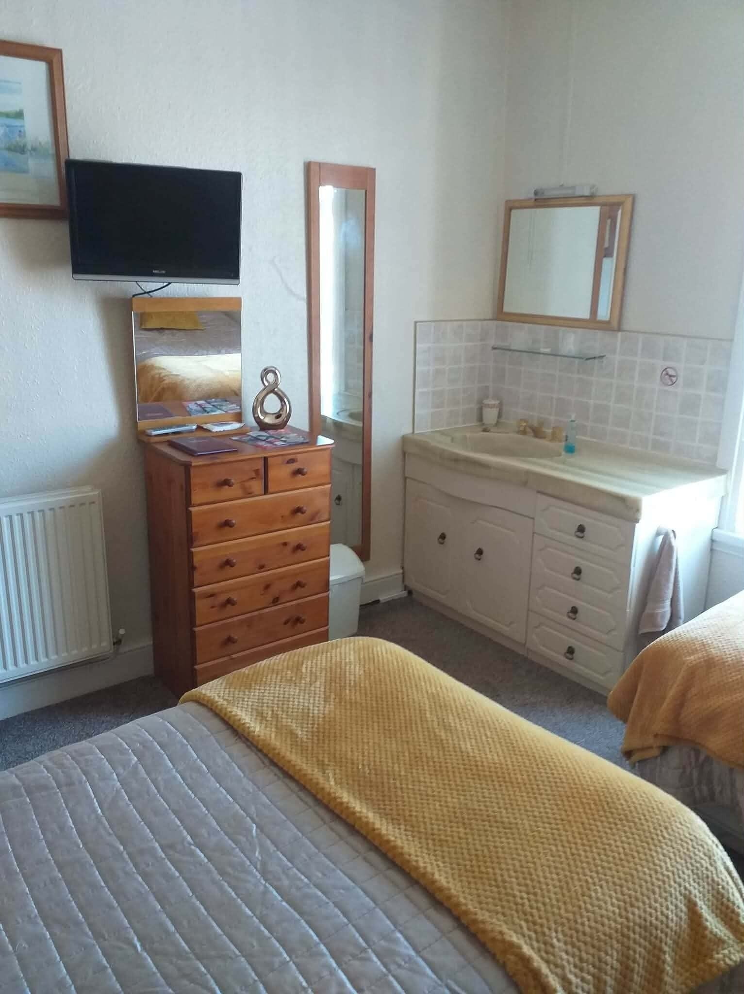 Zweibettzimmer, eigenes Bad ((Separate))
