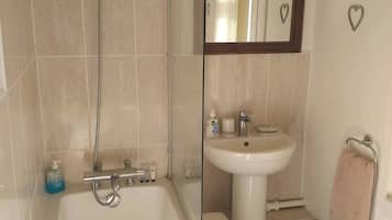 Phòng Suite, có phòng tắm riêng (2 Adults and 1 Child) | Phòng tắm