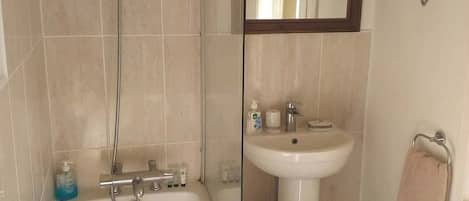 套房, 独立浴室 (2 Adults and 1 Child) | 浴室