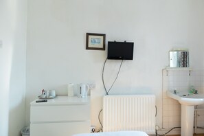 Basic Twin Room, Shared Bathroom