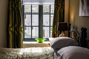 Deluxe Double Room, Ensuite | Iron/ironing board, WiFi (free), individually decorated
