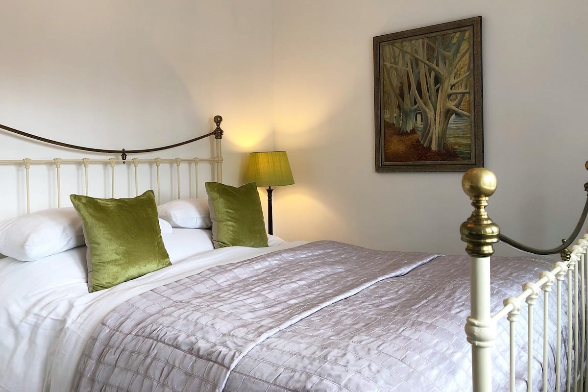 Apartment, Ensuite, Garden View | Iron/ironing board, WiFi (free), individually decorated
