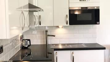 Apartment, Ensuite, Garden View | Private kitchen | Coffee/tea maker