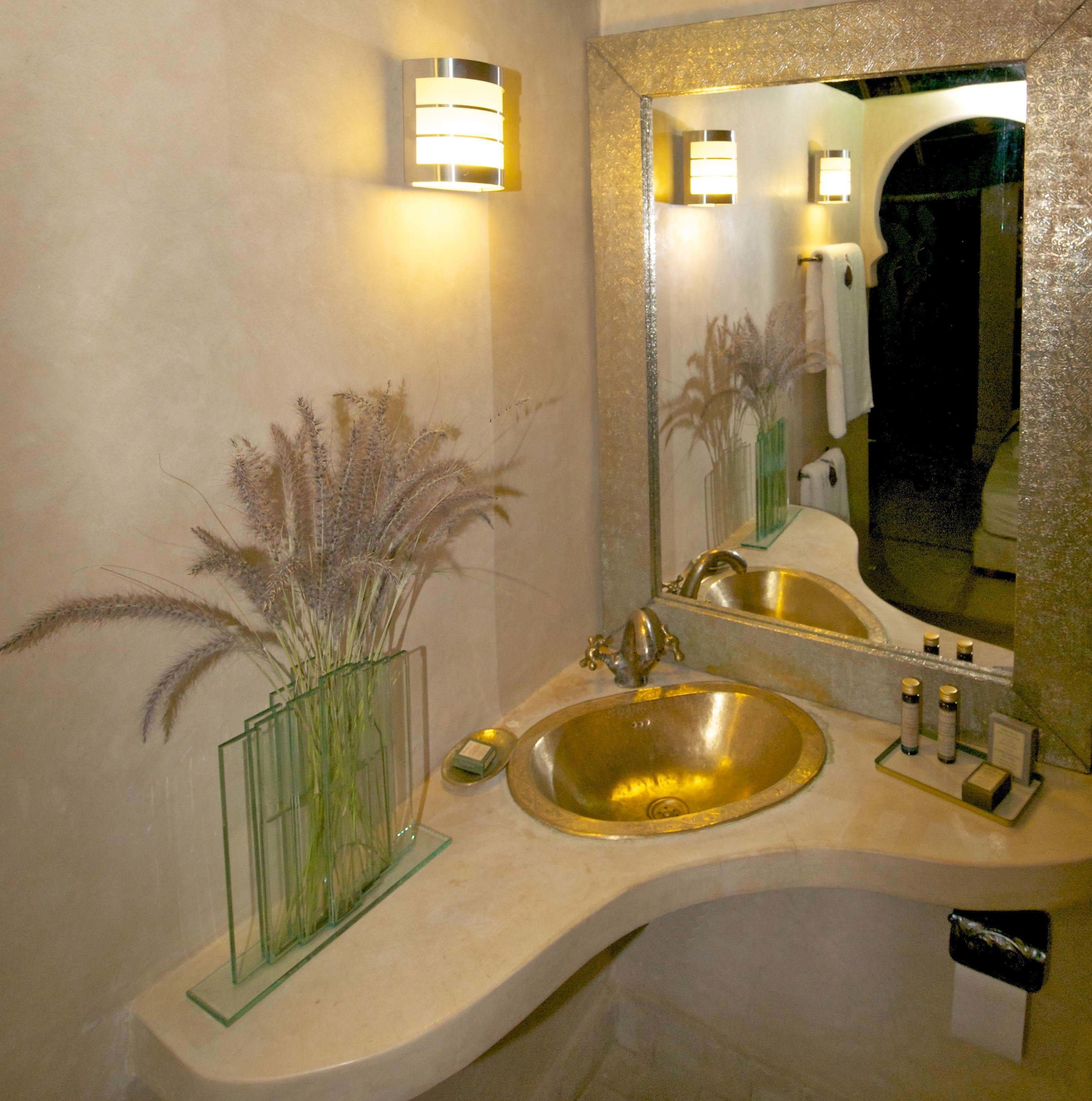 Bathroom sink