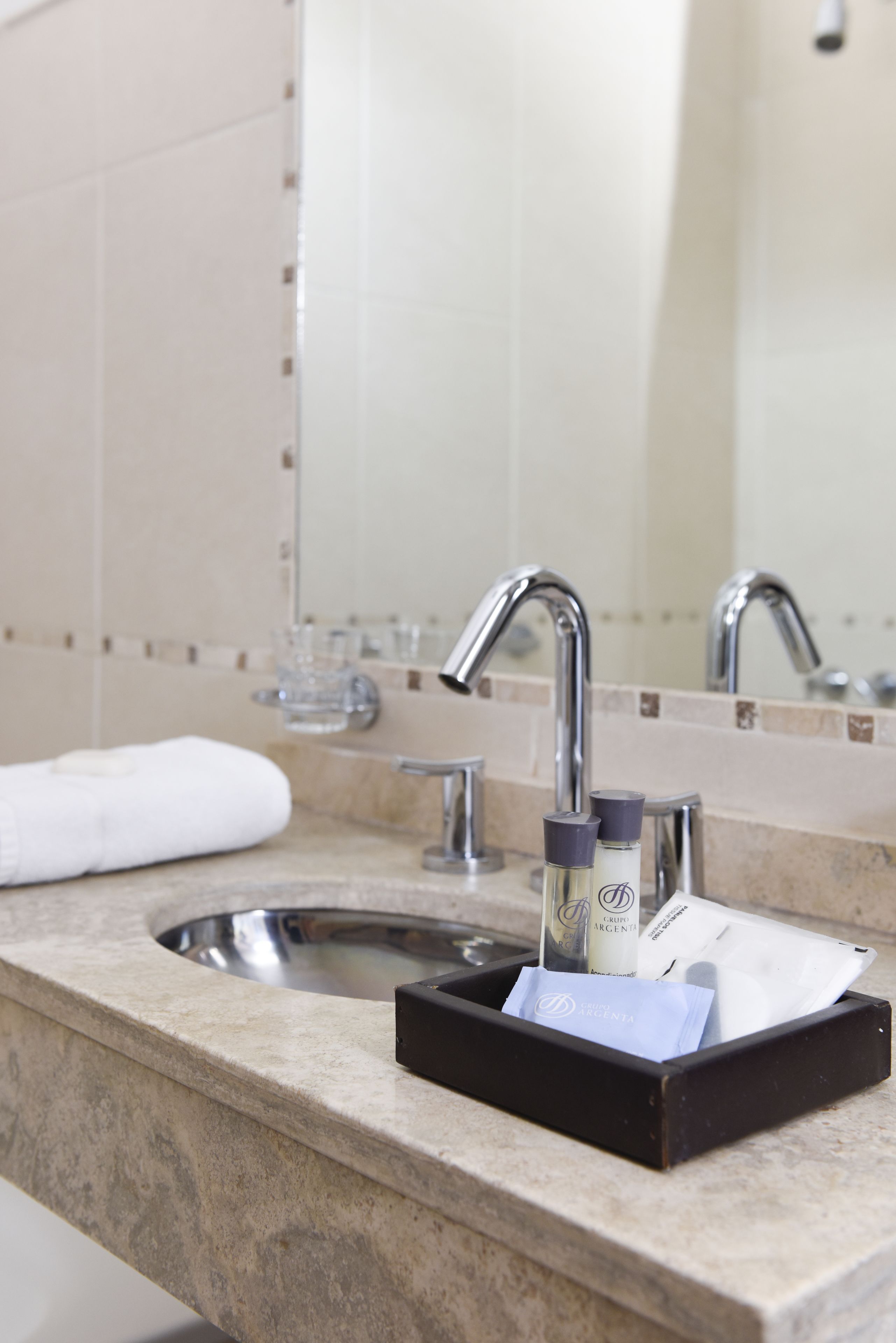 standard single room, 1 queen bed | bathroom | free toiletries, hair dryer, bidet, towels