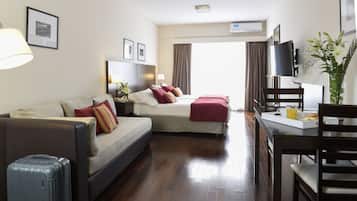 Junior Twin Room | Premium bedding, down comforters, pillowtop beds, minibar