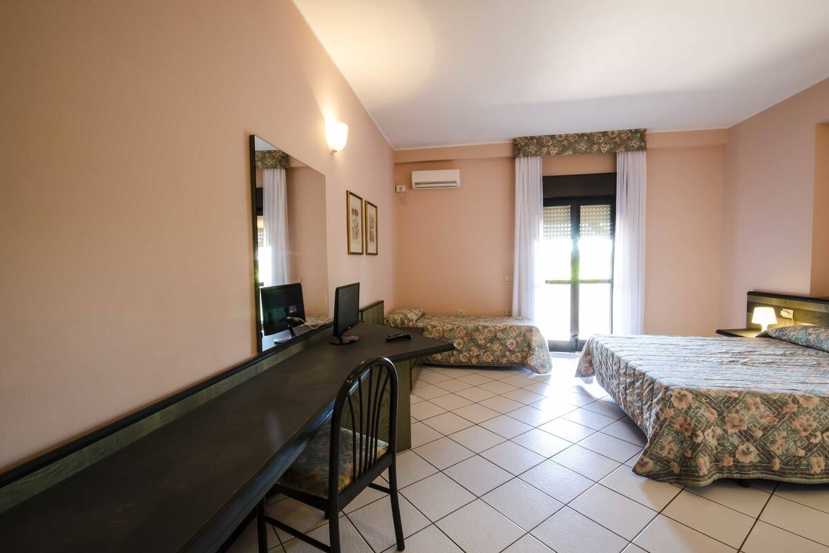 Standard Double Room | In-room safe, desk, WiFi (free)