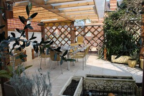 Terrace/patio - Longview Hotel (Knutsford)