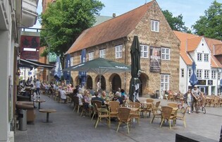 Serveert ontbijt en diner, tuinzicht 