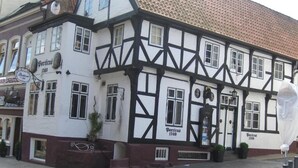 A traditional half-timbered building with a sign reading "Porticus 1740". - Hotel Frøslev Kro (Padborg)