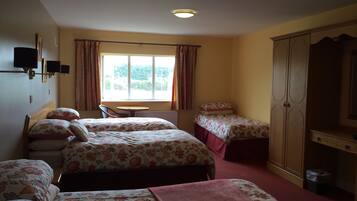 Escritorio y espacio para trabajar con laptop