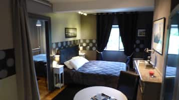 Suite, salle de bains attenante, vue jardin (Manathan)
