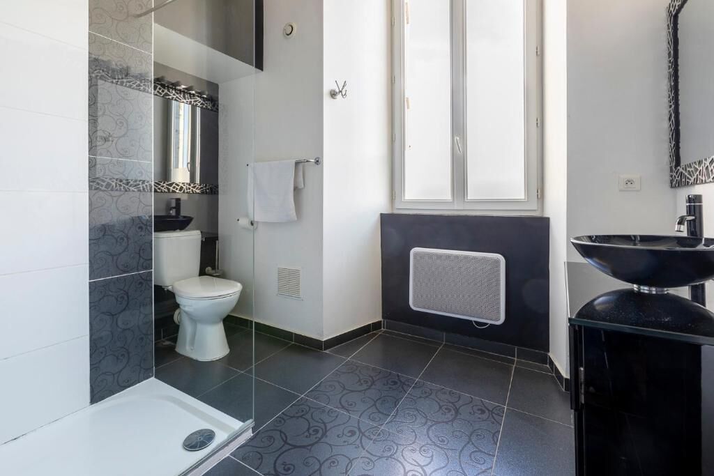 Quarto quádruplo, suíte, vista para o jardim (Armany) | Banheiro