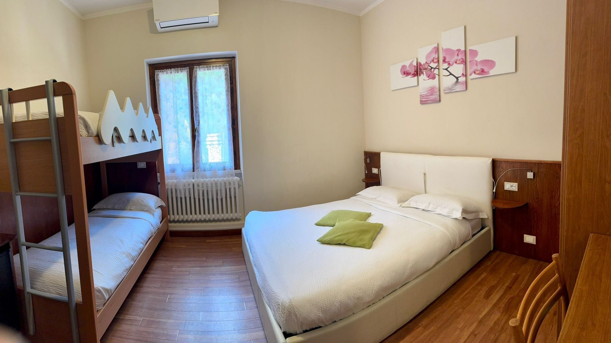 Quadruple Room | Premium bedding, pillowtop beds, minibar, free WiFi