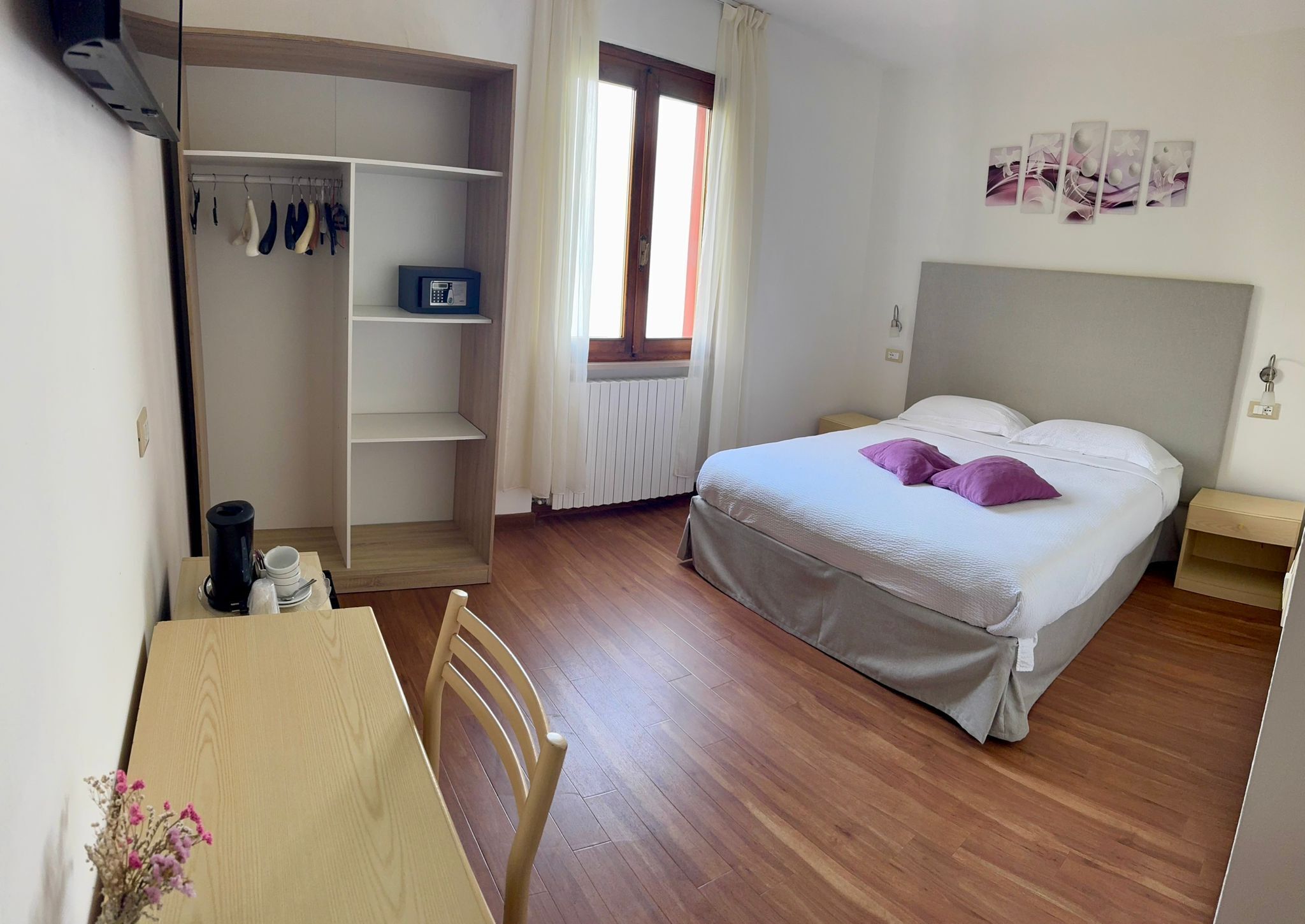Premium bedding, pillowtop beds, minibar, free WiFi