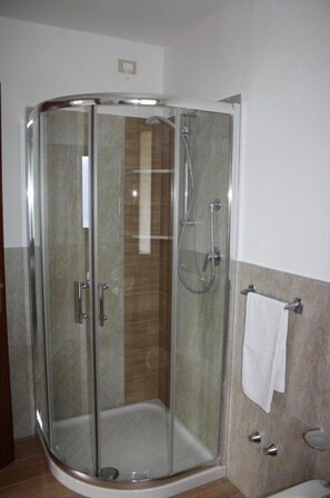 Panoramic Double Room, Lake View | Bathroom shower - Cà Vecia (Gargnano)