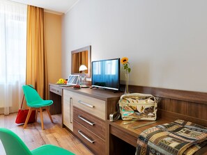 Select Comfort beds, in-room safe, desk, soundproofing - Hotel Viktor (Bratislava)