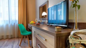 Deluxe Triple Room | Select Comfort beds, in-room safe, desk, soundproofing