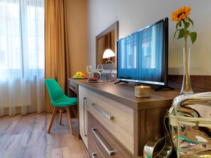 Deluxe Triple Room | Select Comfort beds, in-room safe, desk, soundproofing - Hotel Viktor (Bratislava)