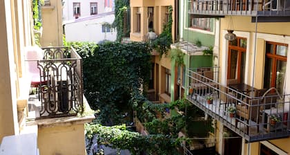 Chambers Of The Boheme - Hostel